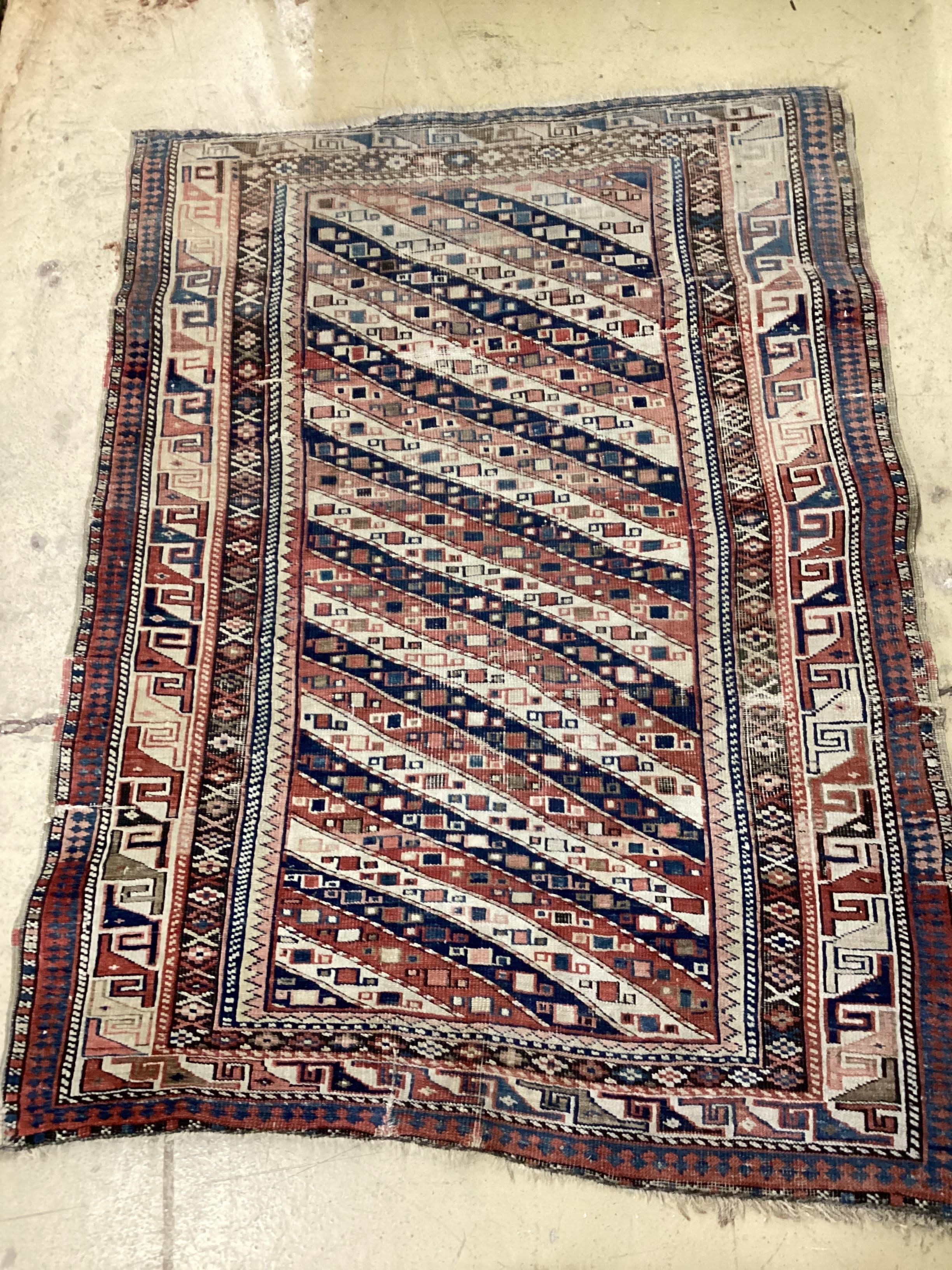 An antique Shirvan rug, 132 x 98cm